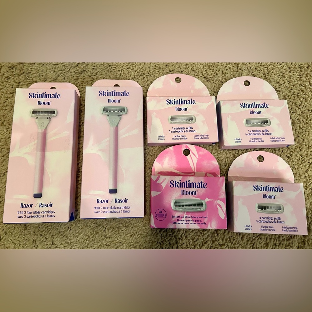 Skintimate Bloom Razor & Blade Refill Lot of 6